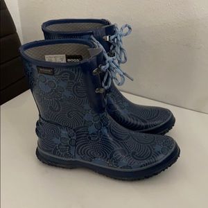 Authentic BOGS woman’s rubber rain boots Sz 8